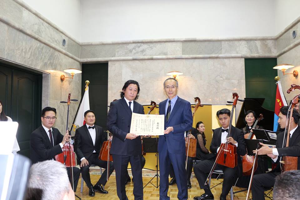 Морин хуурын чуулга Япон улсын гадаад хэргийн сайдын өргөмжлөл хүртлээ